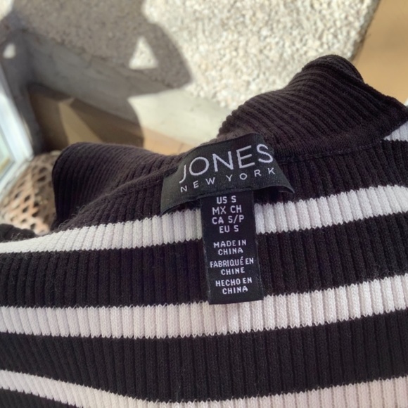Jones New York black and white stripe short sleeve sweater - Picture 7 of 7